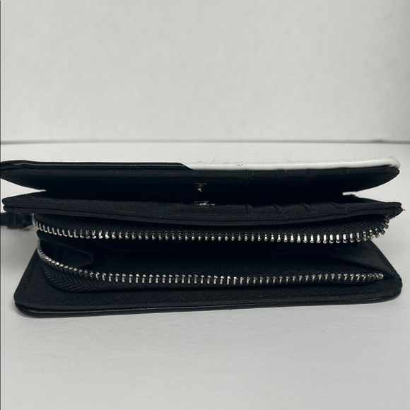 Black and White Yin Yang Wallet - Picture 3 of 10